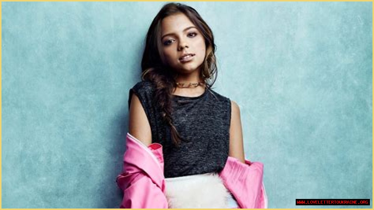 Cree Cicchino - Bio, Age, Net Worth, Height, Nationality, Body Measurement, Career