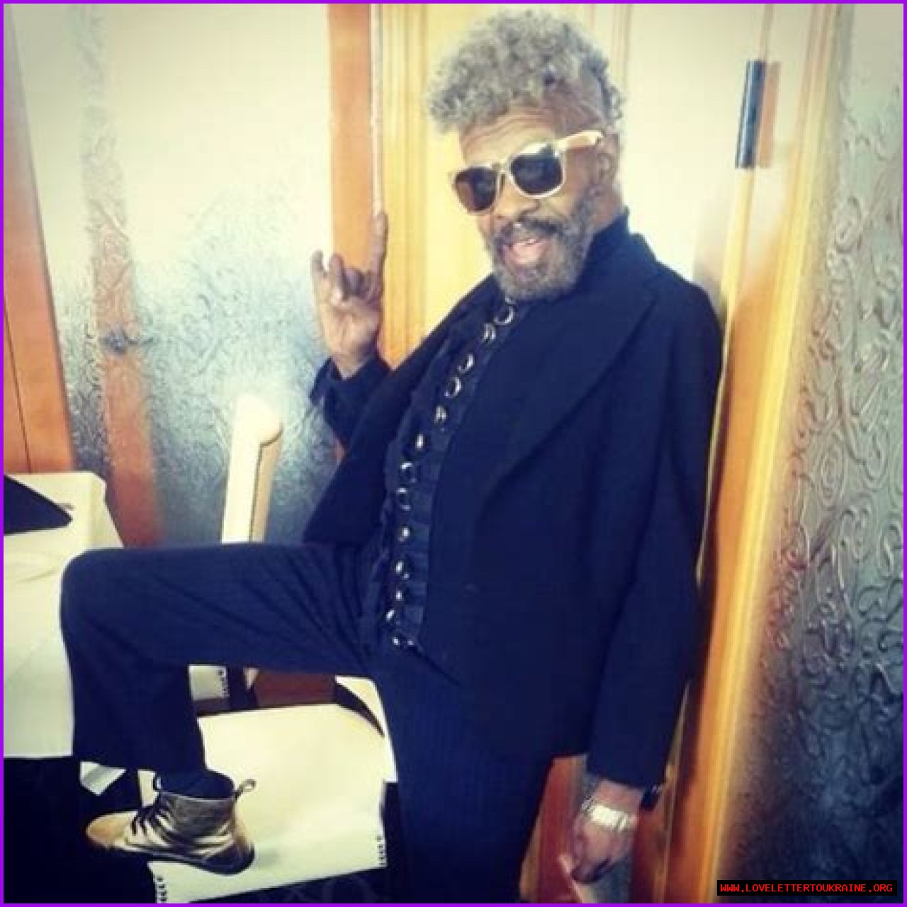 Sly Stone: dating, net worth, tattoos, smoking & body facts