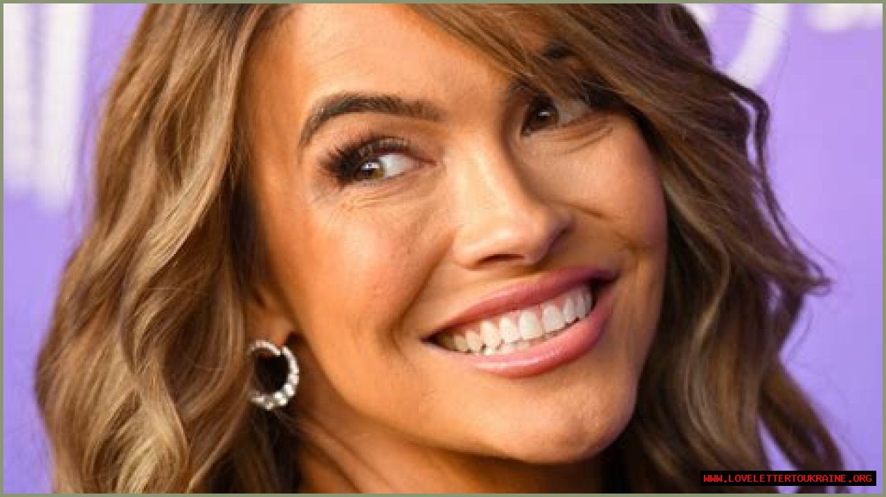 Why Chrishell Stause's Sisters Aren't Fans Of Justin Hartley